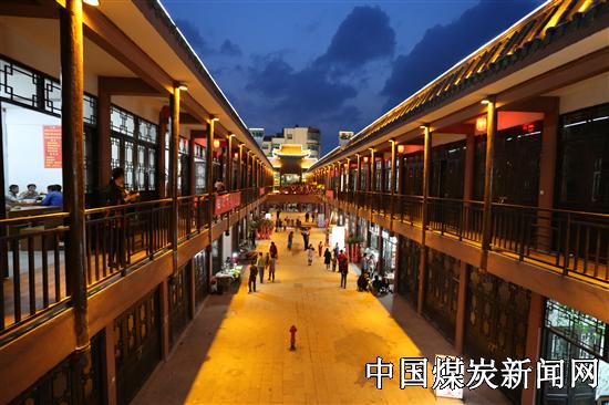 贵州盘江二号桥美食城如火如荼评语日新月异美食面貌寿司的图片
