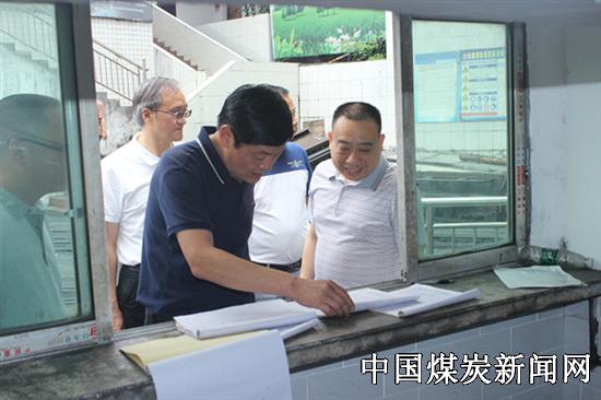 四川省总工会劳动保护部李赐刚到宏达煤业公司