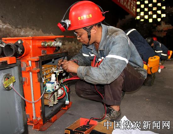 川煤达竹公司小河嘴煤矿举办电工技能实操竞赛